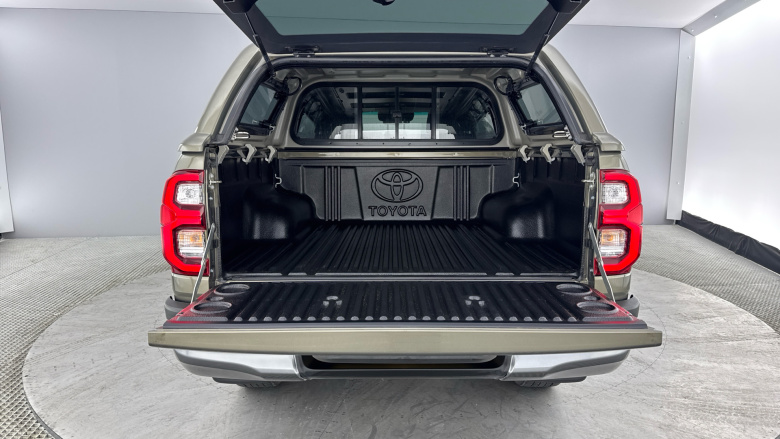 Toyota Hilux Diesel Invincible X D/Cab Pick Up 2.8 D-4D Auto